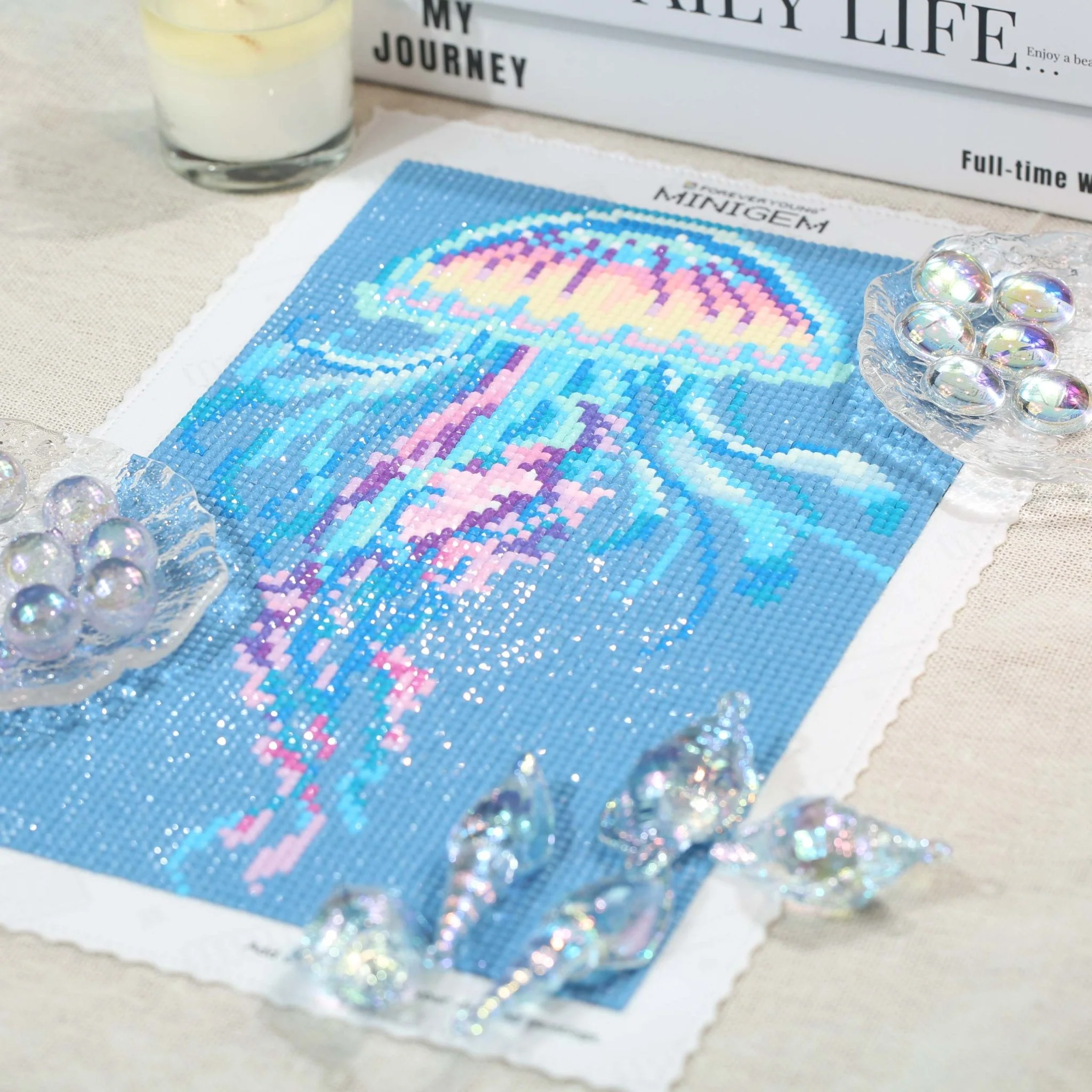 Minigem® :Rainbow Jellyfish - Image 2